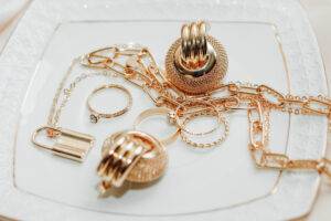 Women's jewelry earrings, trendy jewelry, rings on a plate.